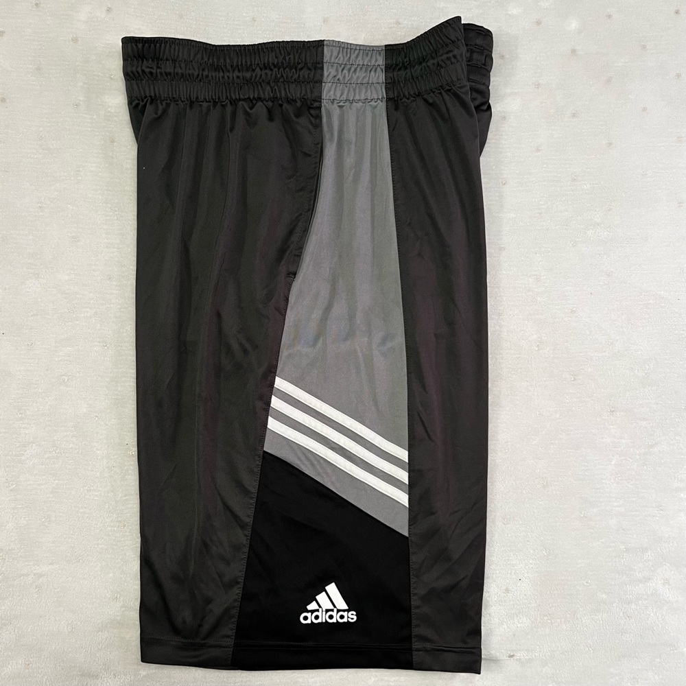 Adidas Black & Gray White Athletic Shorts Men’s XL 3-Stripes Logo Shorts